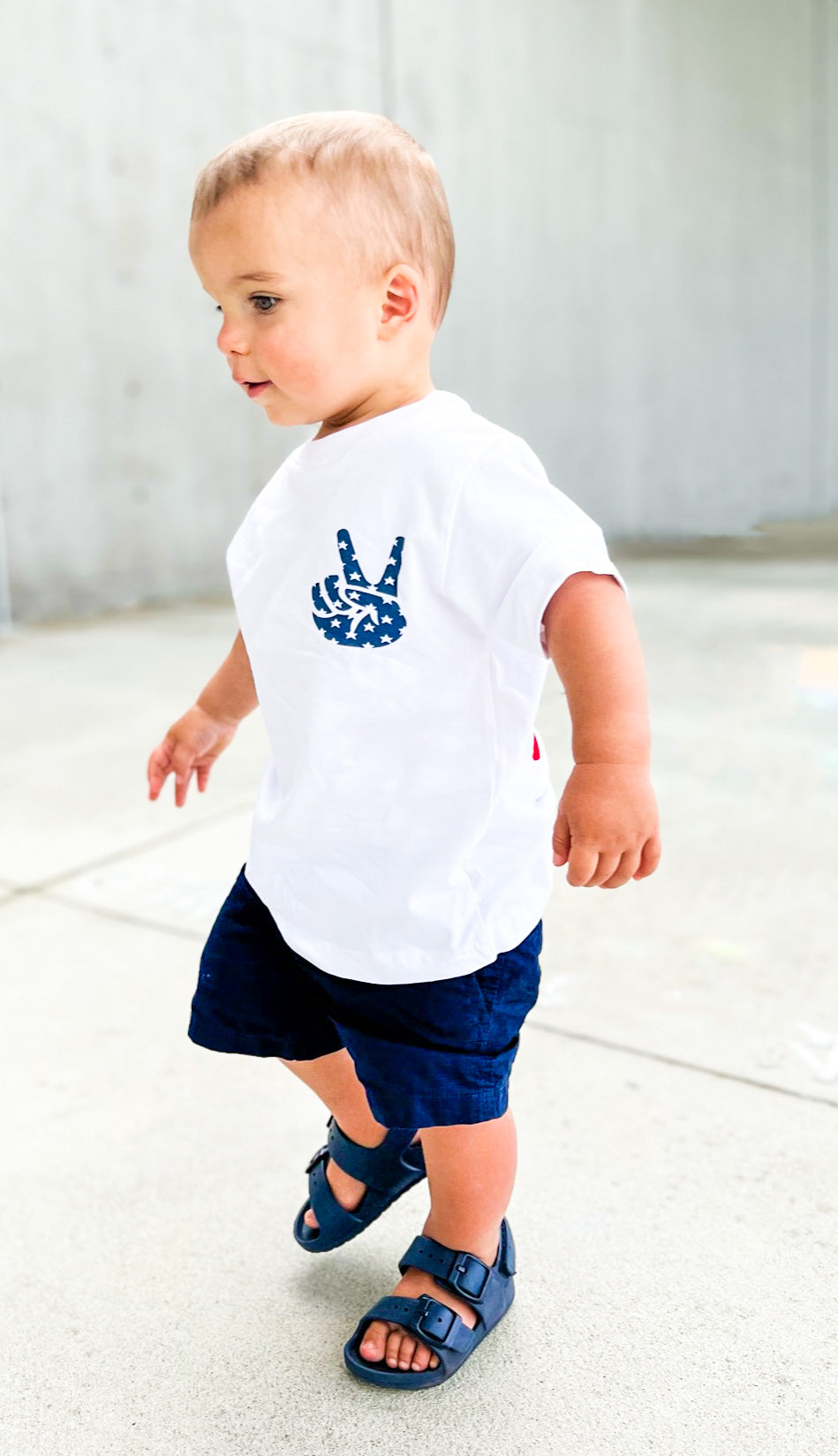 Peace sign flag tee